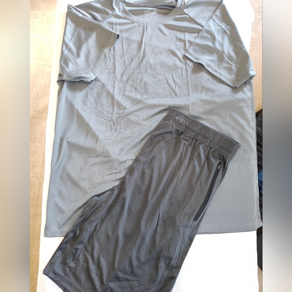 Men's Gray Athletic T-Shirt and Shorts Set - Picture 3 of 3